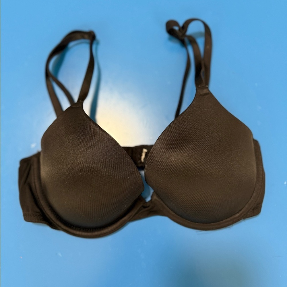 Pink Victoria Secret Wear Anywhere T-Shirt Bra. Size 32B. Excellent Condition.